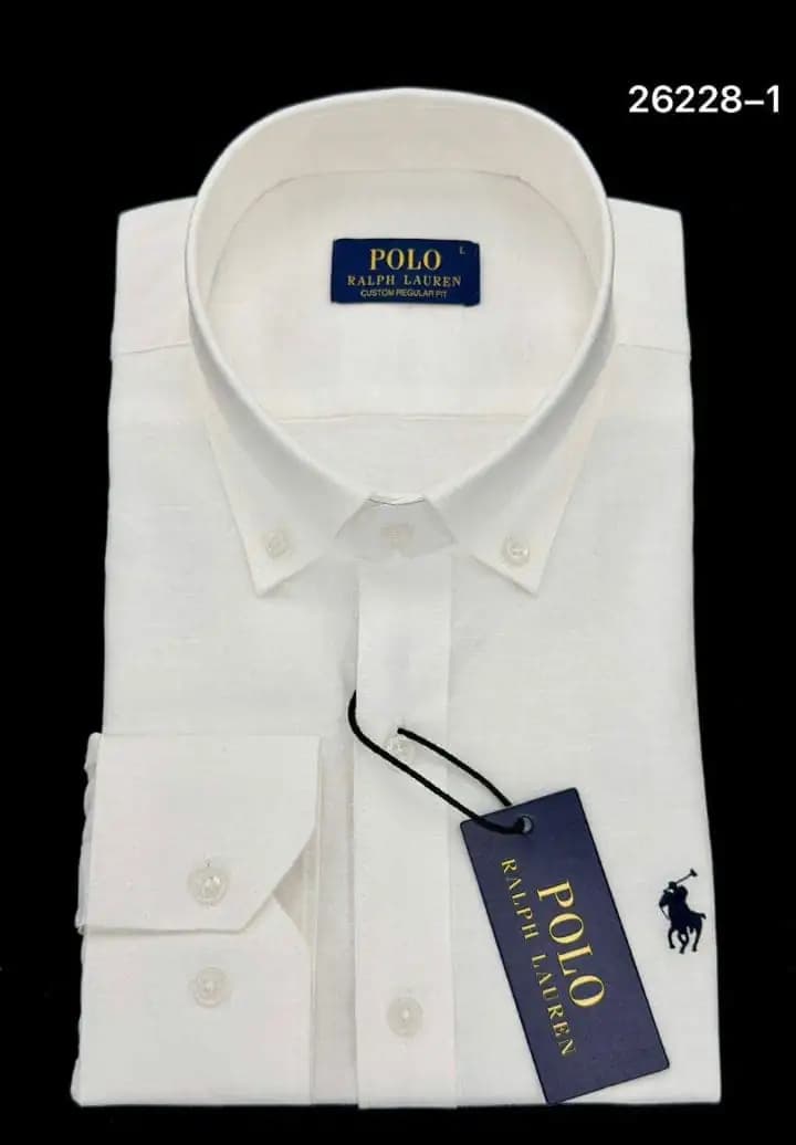 White knit polo, weekend look placeholder